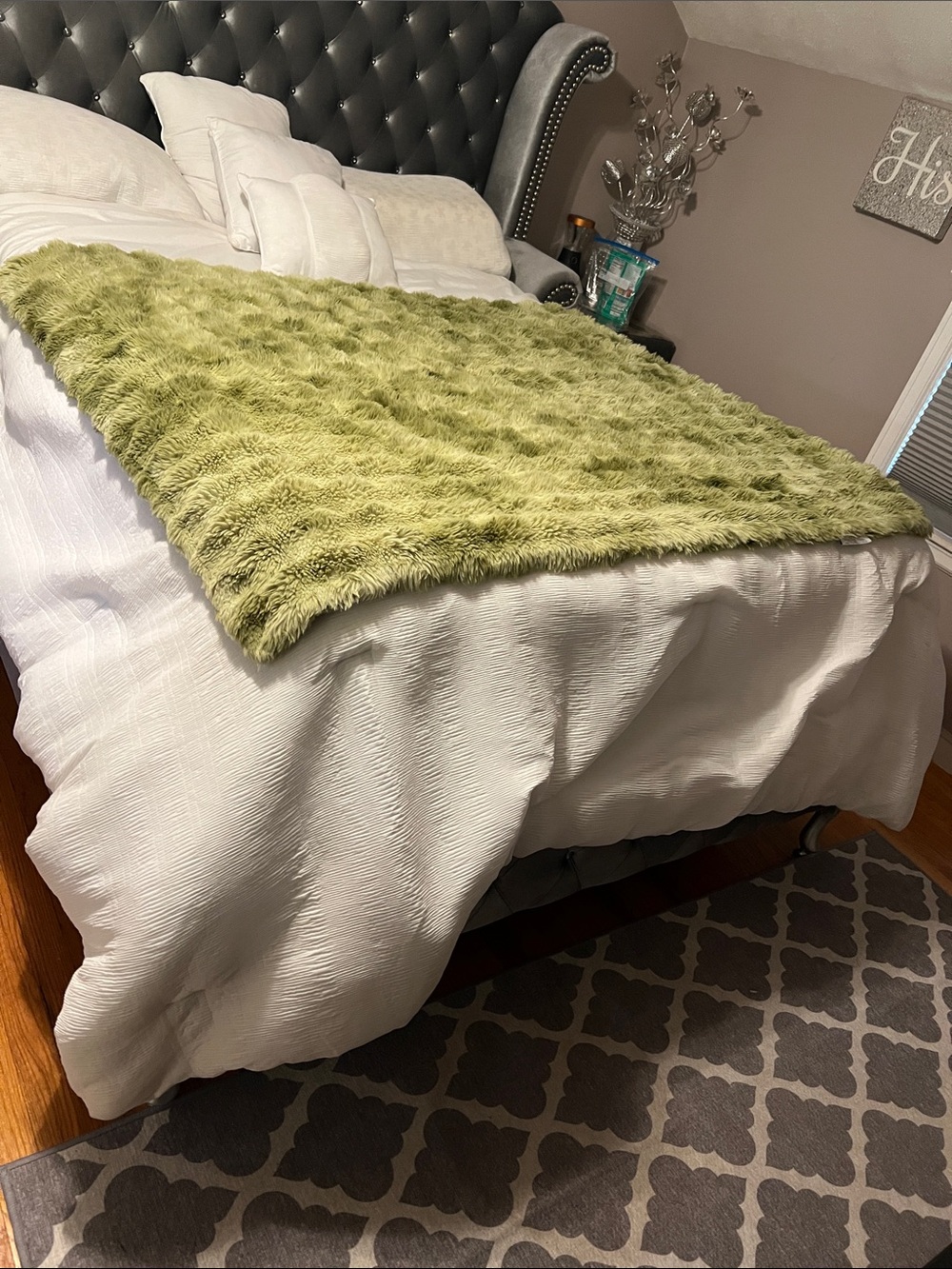 Luxurious Faux Fur Throw Blanket in Sage Green